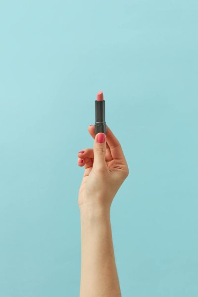 Frosted Lips and Y2K Makeup Are Bringing '90s Glam Back in a Modern Way
