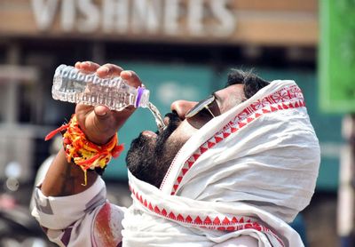 'I drink water all day and urinate 6 litres daily': Why doctors say that may not mean your kidneys are healthy