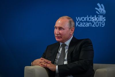 'Overweight' and Bloated Vladimir Putin Seen Pulling at Skin-Flaps During Dour, Shrunken Victory Day Parade