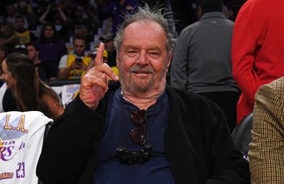 Hollywood insiders say Jack Nicholson is warming up for a big‑screen comeback