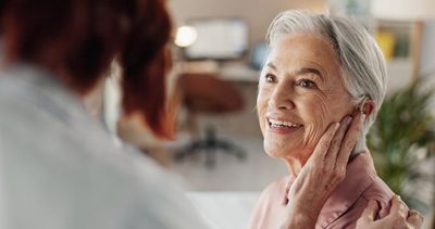 Affordable Hearing Aids That Actually Work – Experts Rate the Best OTC Devices