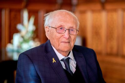 Albrecht Weinberg, a Holocaust survivor who returned to Germany in his 80s, dies at 101