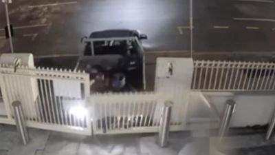Man accused of ramming synagogue gates granted bail