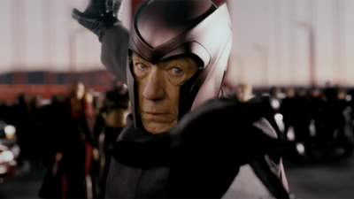 Ian McKellen says he always wanted a "good speech" in X-Men, but that comic book movie speeches are limited to "pow!"
