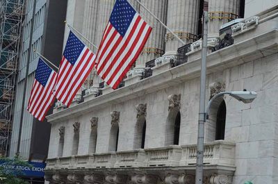 Stocks Settle Mixed on Tech Weakness and Inflation Pressures