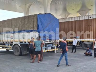 Diesel crunch leaves Indian truckers stranded in roadside lines