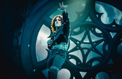 Bring Me The Horizon frontman Oli Sykes suffered concussion after fan threw phone at him during gig