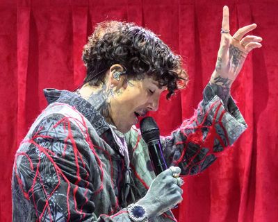 Bring Me the Horizon and Eric Clapton struck by objects thrown by audience members