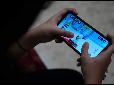 Delhi HC asks Google, Apple to act against obscene content on mobile apps