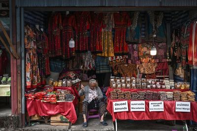Thailand to halve visa-free stay period for tourists from almost 100 countries