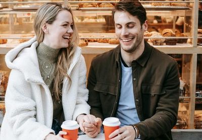 Monkeybarring: The New Dating Tactic Leaving Women Dangling Between Partners