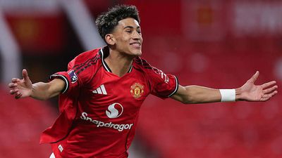Man Utd Prodigy ‘Capable’ of Stepping Up to First Team After Scooping Premier League Award