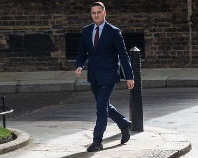 Wes Streeting prepares to launch leadership challenge against Keir Starmer