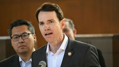 Independent Rep. Kiley moves to force vote to ban midcycle redistricting