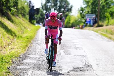 Who is leading the Giro d'Italia 2026? Afonso Eulálio increases race lead with bonus seconds on stage 12