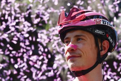 Who is leading the Giro d'Italia 2026? Jonas Vingegaard grows his hold over the pink jersey on stage 16