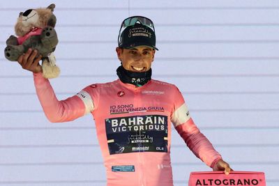 Who is leading the Giro d'Italia 2026? Afonso Eulálio takes pink on stage 5