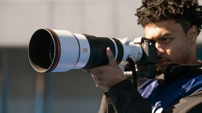 "There's nothing else like" Sony’s new lens! The Sony FE 100-400mm f/4.5 GM OSS boasts a constant aperture and faster focus