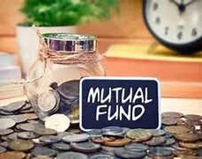 Mutual funds raise cash holdings by Rs 12,700 crore despite market rebound in April