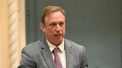 Former premier apologises for contempt of parliament