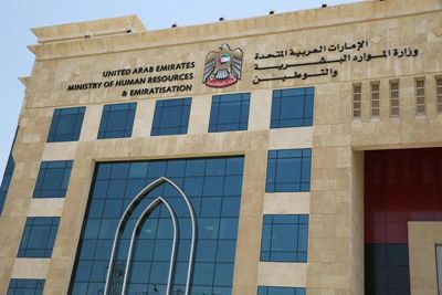 UAE clarifies rules for workers changing jobs after contract ends, warns of one-year permit ban