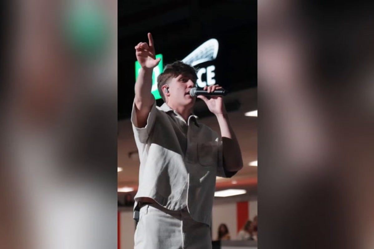 Justin Trudeau’s son Xavier delivers halftime…