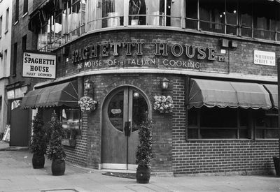 Beloved London Italian chain closes all its branches after decades as it collapses into administration