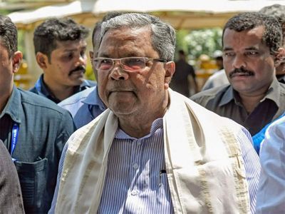 Saffron shawls not allowed in schools in Karnataka, clarifies CM Siddaramaiah