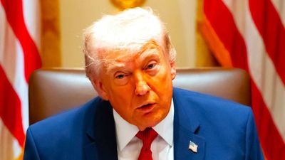 ‘Does he have leprosy?’: Clear image of Trump’s disfigured hand emerges, medics debate what’s wrong with him