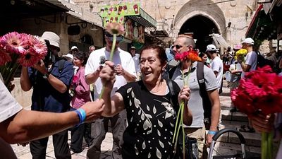 Peace activists rally to protect Palestinians during Jerusalem flag march