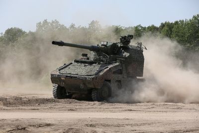 British army to be equipped with remote-controlled guns in £1bn deal