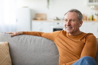 Stop Language Barriers from Ruining Your Trip – Translation Earbuds Seniors Trust