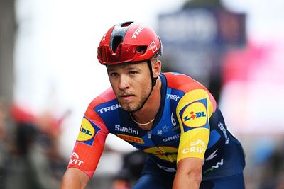 'I really don't get it' - Jonathan Milan slams choice of Giro d'Italia run-in to Naples after crash disrupts final sprint