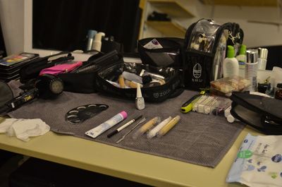 Minimalist Makeup Tips: Build a Beauty Bag Filled With Practical Makeup Essentials