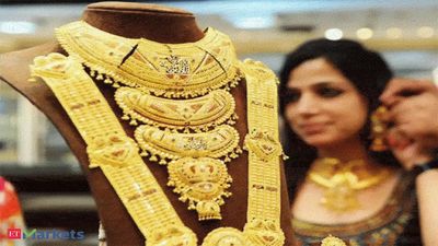 Why is Gold price crashing today? Check latest gold rate