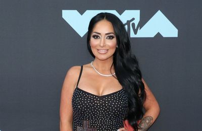 Angelina Pivarnick announces pregnancy during Jersey Shore reunion