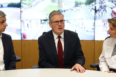 Starmer condemns Tommy Robinson rally as 11 ‘far-right agitators’ blocked from UK