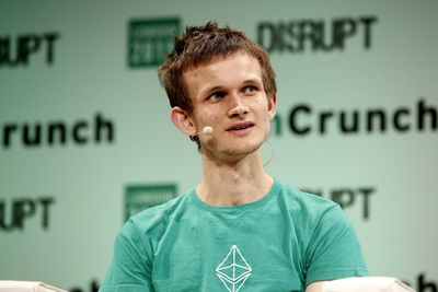 Vitalik Buterin Moves ETH Holdings As On-Chain Transfers Continue