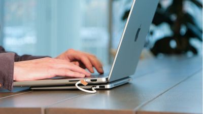 The world’s first slim laptop power bank with a replaceable battery aims to reduce e-waste and boost portability