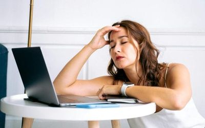 Always Tired but Wired? Hidden Magnesium Deficiency Could Be Wrecking Your Sleep After 40 – Here Are the Signs