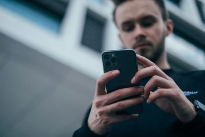 Social-Media Slip-Ups That Cost Men Child-Support Cases — Never Send These 5 Texts
