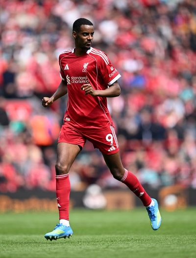 Liverpool: Arne Slot explains latest Alexander Isak injury amid double fitness blow