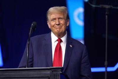 Trump Calls Biden 'Incompetent' After Mistakenly Blaming Him for the Iran Nuclear Deal Championed by Obama: VIDEO