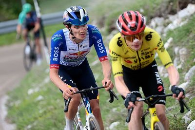 'I made some mistakes trying to follow him' - Giulio Pellizzari's GC bid in Giro d'Italia takes a hit as Jonas Vingegaard turns the screw on Blockhaus