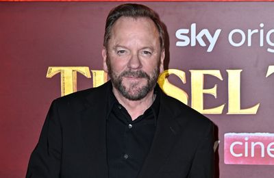 Kiefer Sutherland axes US tour over 'very low ticket sales'