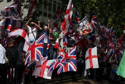 Tommy Robinson march latest: Police arrest dozens as tens of thousands join rival London protests