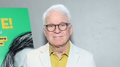 Steve Martin’s Sophisticated Porch Setup Is 2026’s Top Furniture Trend – It Brings Nostalgia and Whimsy to Any Dead Space