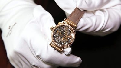 Naples: 12 thieves arrested for robbing tourists of luxury watches in Spain