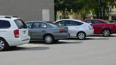 Three Florida teens at McDonald’s see a man struggling to change a tire. They go to help, only to urgently call 911