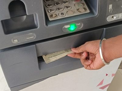 $3,000 Cash Withdrawal Cap: Why Banks Are Limiting Weekend Access